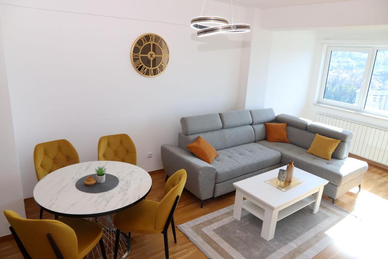 Apartment Cecovic - Mellain トゥズラ エクステリア 写真
